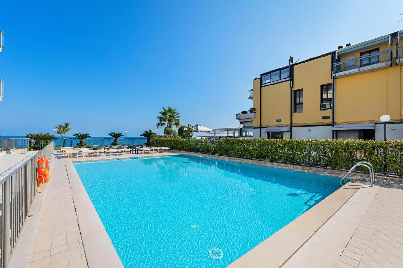 דסנזאנו דל גארדה Residenza Miralago By Wonderful Italy מראה חיצוני תמונה