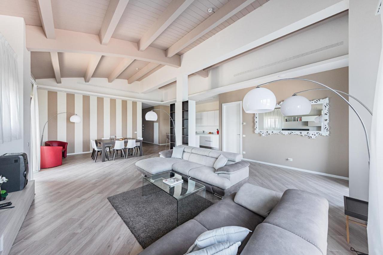 דסנזאנו דל גארדה Residenza Miralago By Wonderful Italy מראה חיצוני תמונה