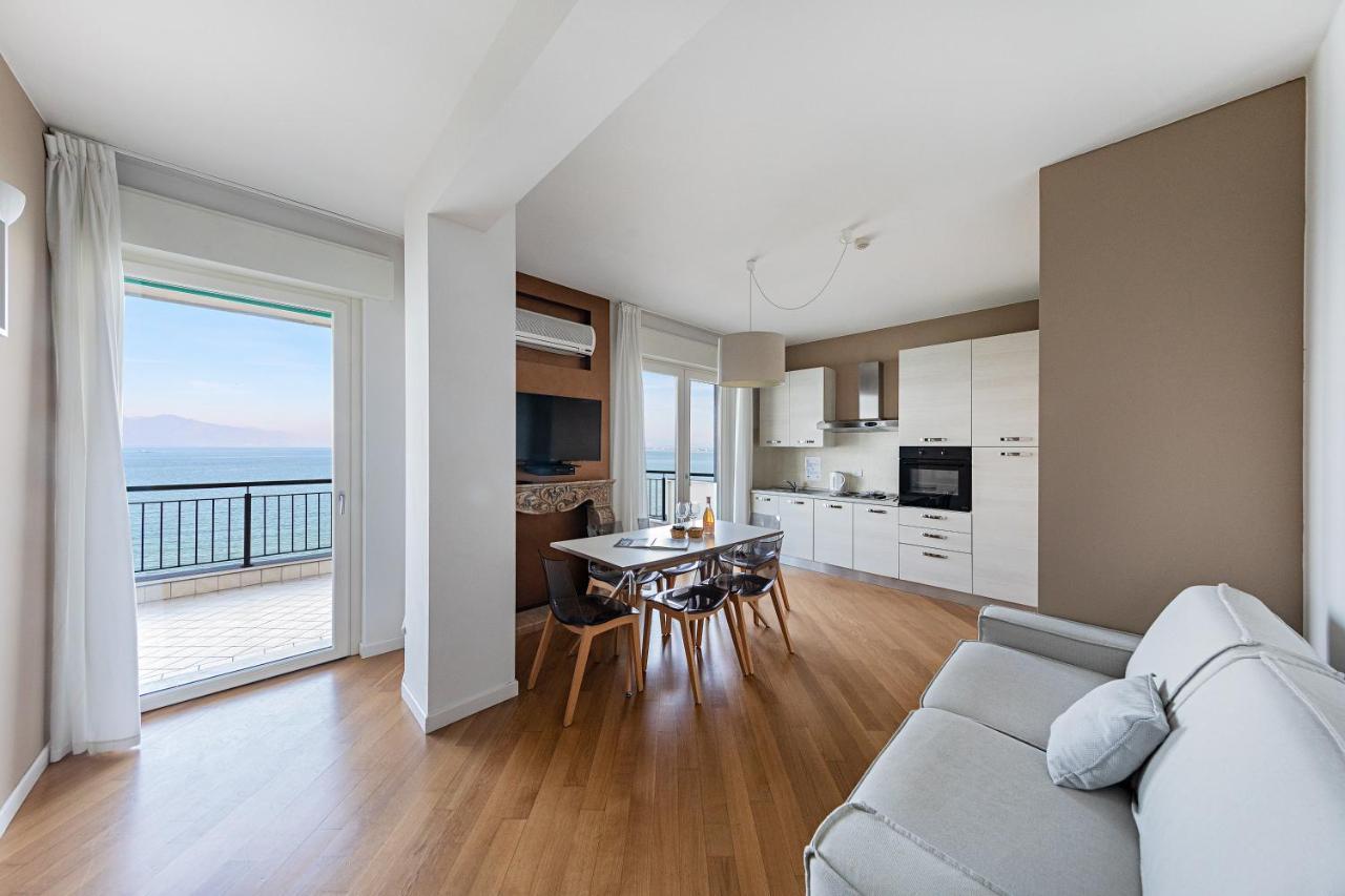 דסנזאנו דל גארדה Residenza Miralago By Wonderful Italy מראה חיצוני תמונה