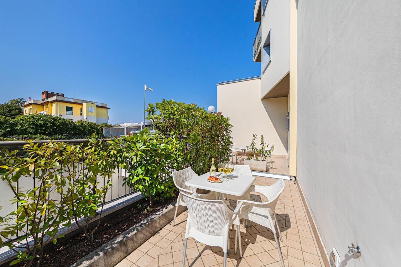 דסנזאנו דל גארדה Residenza Miralago By Wonderful Italy מראה חיצוני תמונה