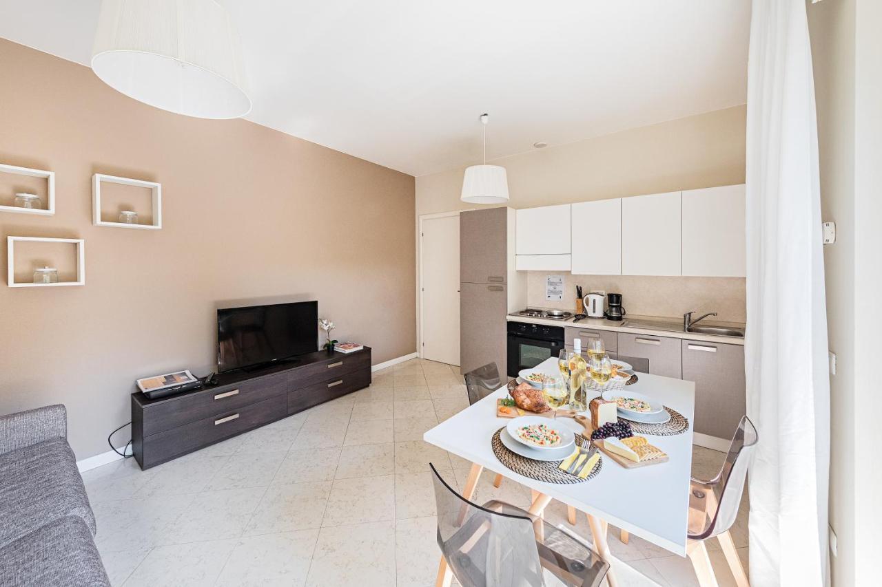 דסנזאנו דל גארדה Residenza Miralago By Wonderful Italy מראה חיצוני תמונה