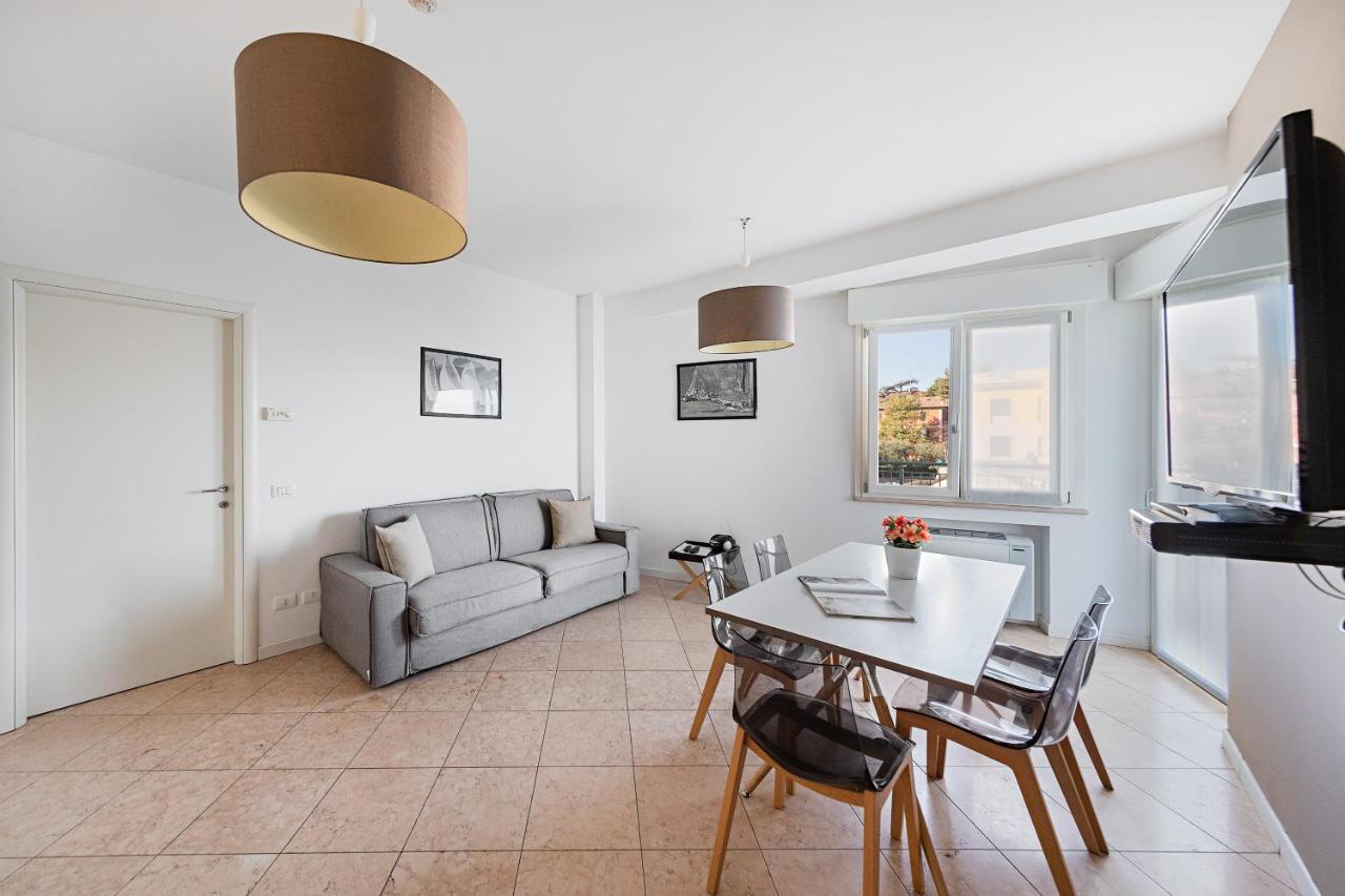 דסנזאנו דל גארדה Residenza Miralago By Wonderful Italy מראה חיצוני תמונה