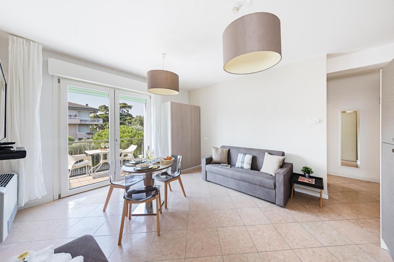 דסנזאנו דל גארדה Residenza Miralago By Wonderful Italy מראה חיצוני תמונה