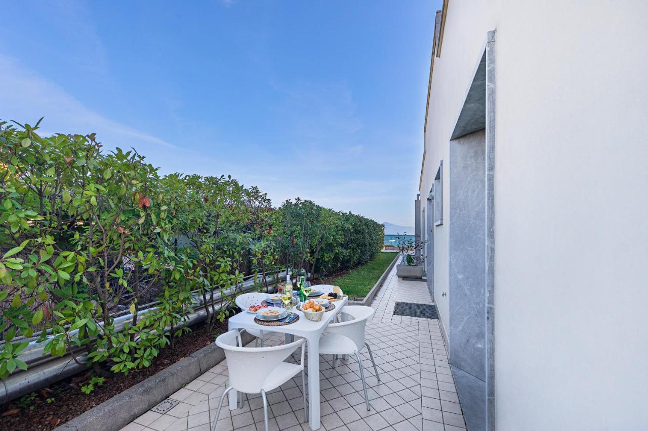 דסנזאנו דל גארדה Residenza Miralago By Wonderful Italy מראה חיצוני תמונה