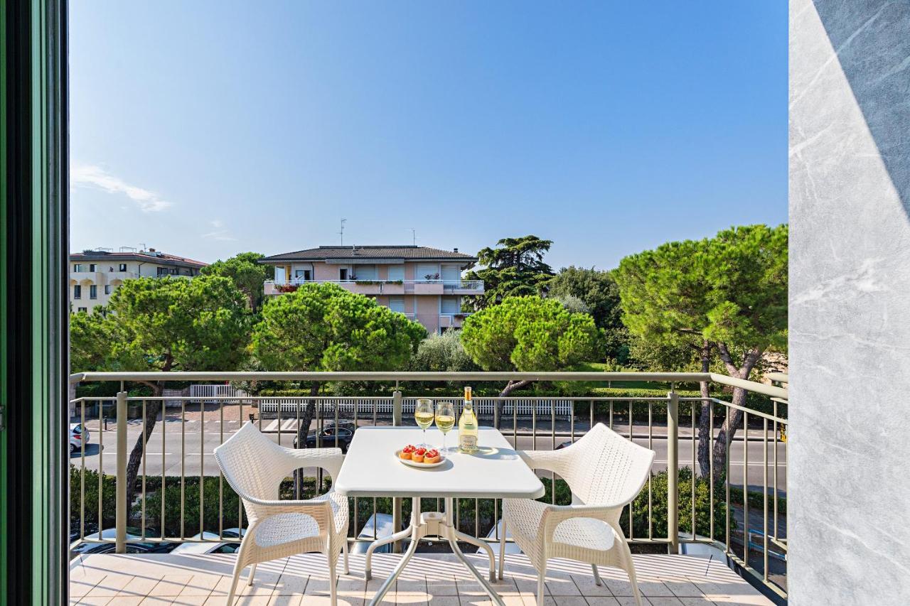 דסנזאנו דל גארדה Residenza Miralago By Wonderful Italy מראה חיצוני תמונה