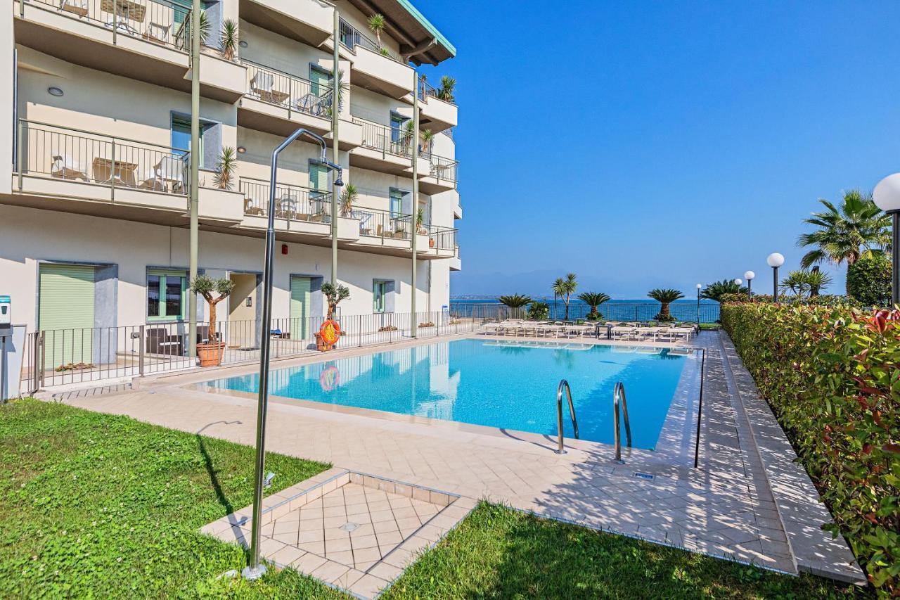דסנזאנו דל גארדה Residenza Miralago By Wonderful Italy מראה חיצוני תמונה