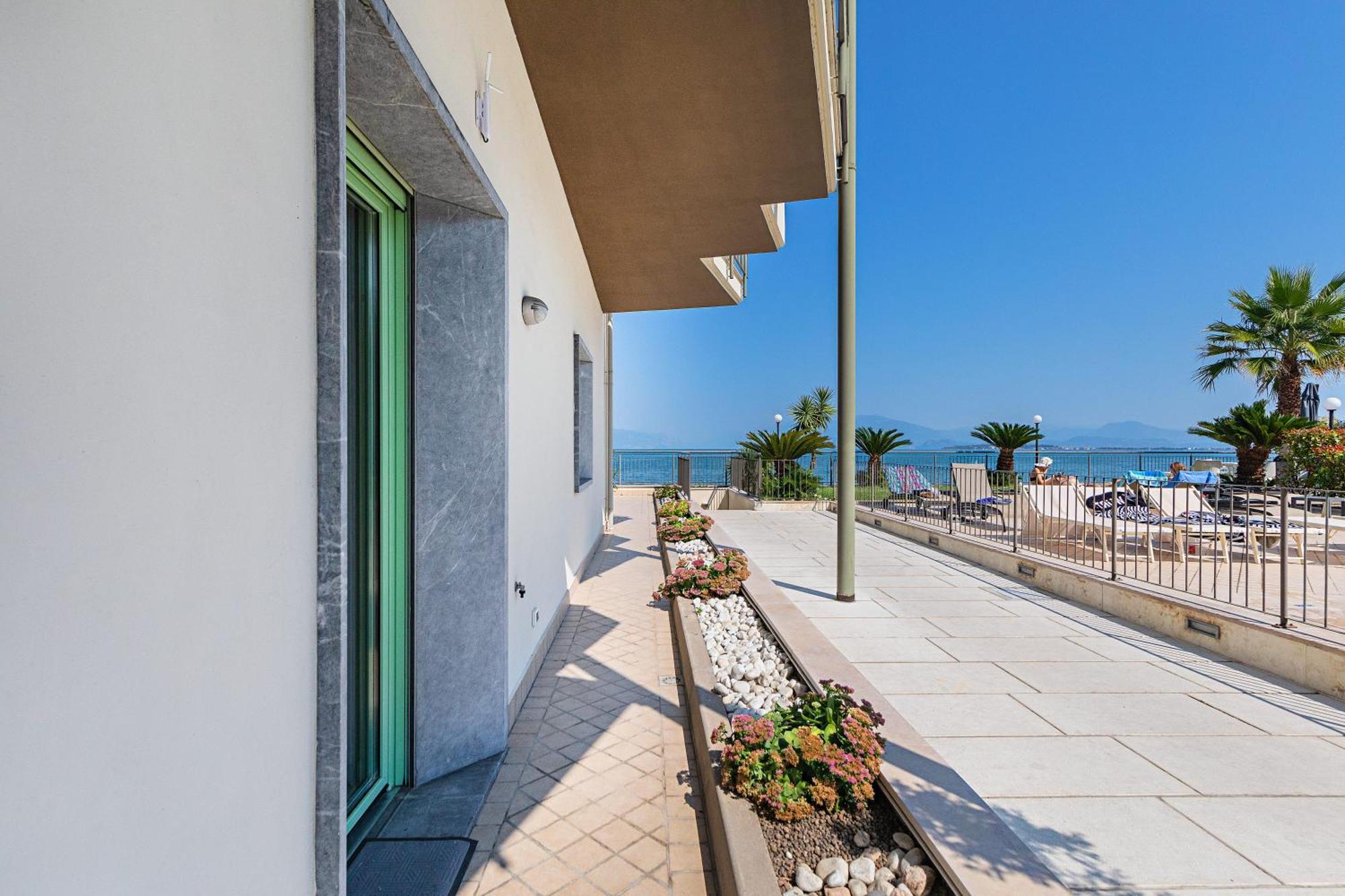דסנזאנו דל גארדה Residenza Miralago By Wonderful Italy מראה חיצוני תמונה