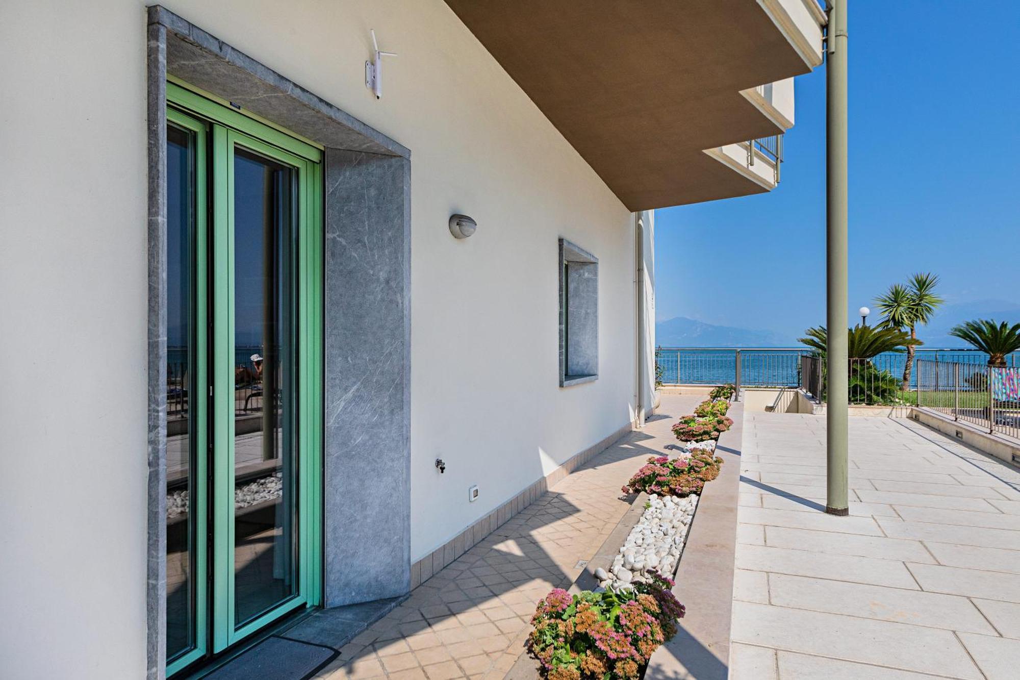 דסנזאנו דל גארדה Residenza Miralago By Wonderful Italy מראה חיצוני תמונה